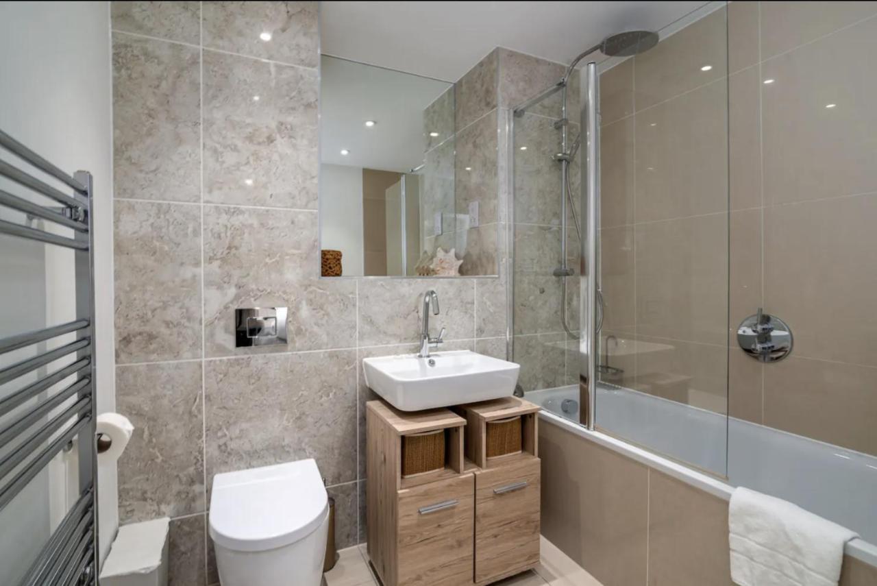 Stunning Riverside View Apartment, Near Canary Wharf & O2 London Eksteriør bilde