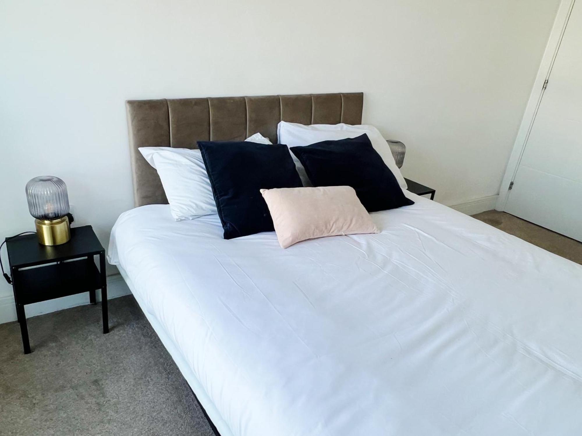 Stunning Riverside View Apartment, Near Canary Wharf & O2 London Eksteriør bilde
